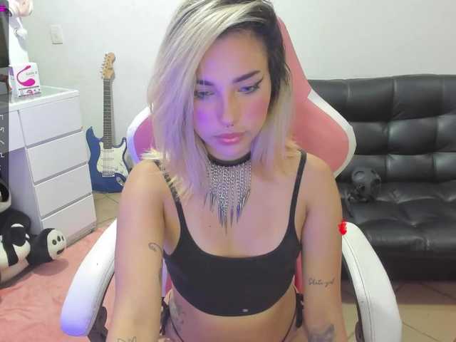 Nuotraukos MichelleLarso Hi! Welcome to Michellelarsson_'s room. Can you help me relax? :р ♥ Butt plug and vibro sh➊w! ♥ Lush on! ♥ Multi-Goal : #cum #smalltits #squirt #lovense #anal #cum