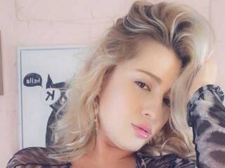 Erotinis vaizdo pokalbis Miia-Simons