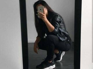 Erotinis vaizdo pokalbis MiiaBloom