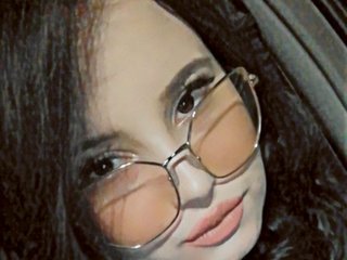 Erotinis vaizdo pokalbis MikaFyre