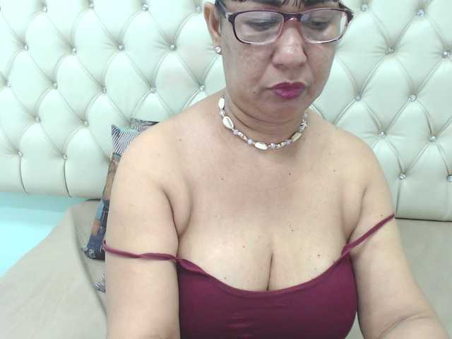 Nuotraukos MilfPleasure1 50 tits .. 100 open pussy im flexible .. 65 anal ... 200 naked and play with toy