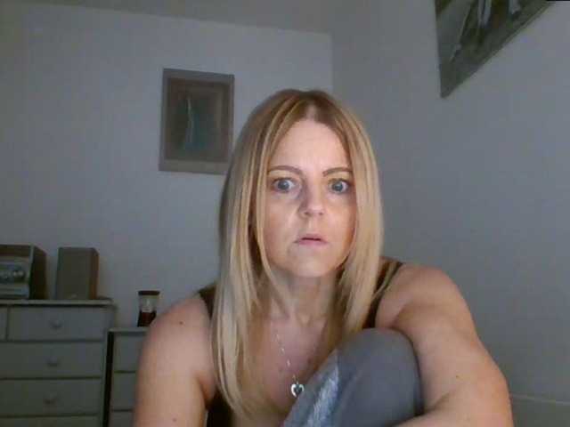 Nuotraukos MilfSusanna If you wanna play, join me up in pvt and lets;) i love to dance;) and play...