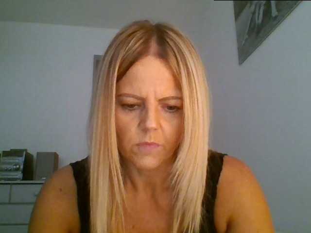 Nuotraukos MilfSusanna If you wanna play, join me up in pvt and lets;) i love to dance;) and play...