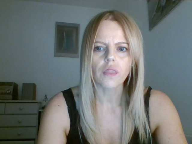 Nuotraukos MilfSusanna If you wanna play, join me up in pvt and lets;) i love to dance;) and play...