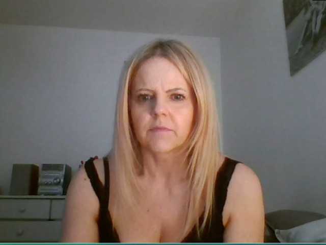 Nuotraukos MilfSusanna If you wanna play, join me up in pvt and lets;)i love to dance;) and play...