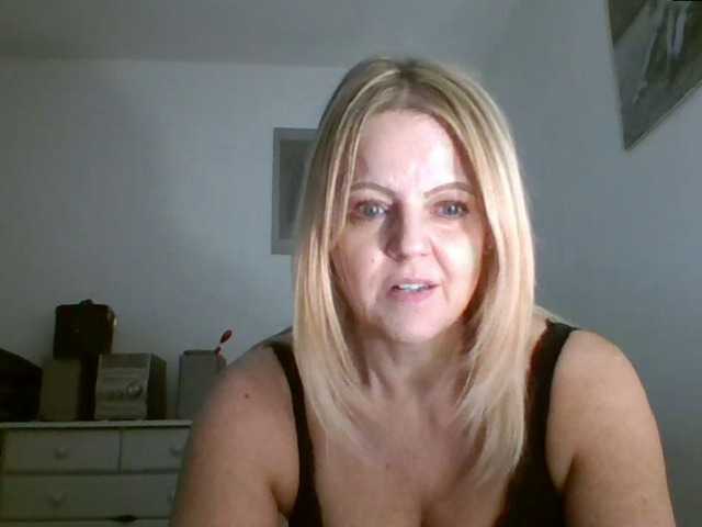 Nuotraukos MilfSusanna If you wanna play, join me up in pvt and lets;)i love to dance;) and play...