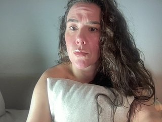 Erotinis vaizdo pokalbis MilkHoneyLullabies