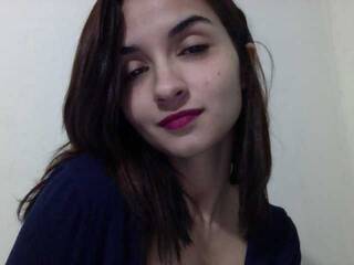 Erotinis vaizdo pokalbis MillaBurn