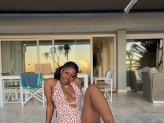 Erotinis vaizdo pokalbis Mimiea