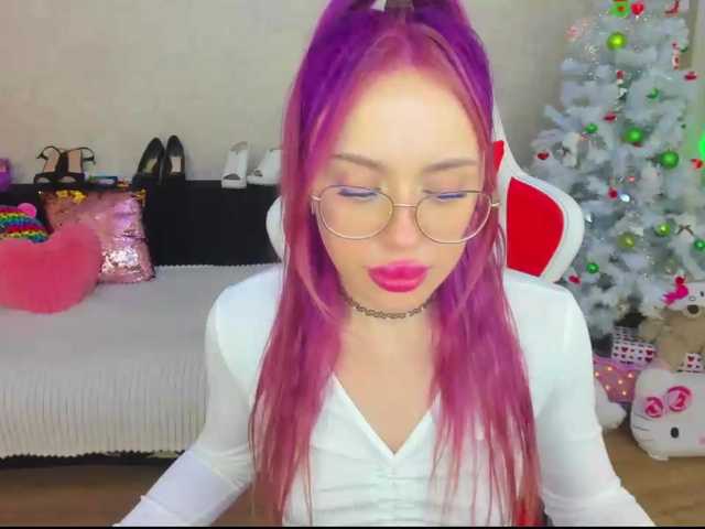 Nuotraukos MindyKally touch ass(40) touch tits (45)kiss you(20)dance(50)show outfot(15)show panties(23)suck dildo(70)suck anal plug(35)say your name(10)touch myself(45)flowers for flower(15)kiss(24)