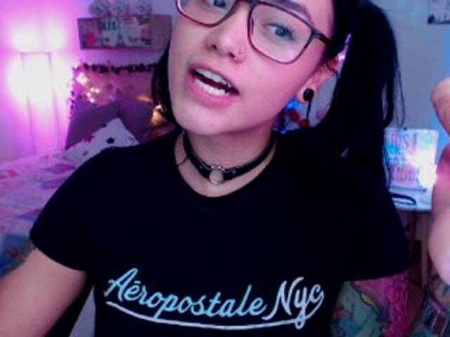 Transliacijos ekrano nuotraukos Miss-Bonnie