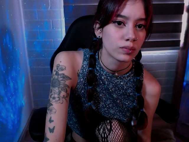 Nuotraukos miss-violet WELCOME GUYS GOAL FLAH TITS 30 TOKENS
