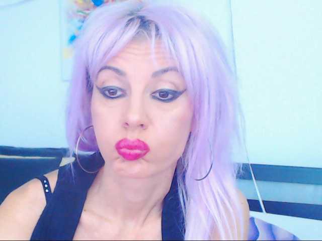Transliacijos ekrano nuotraukos HoneyLara
