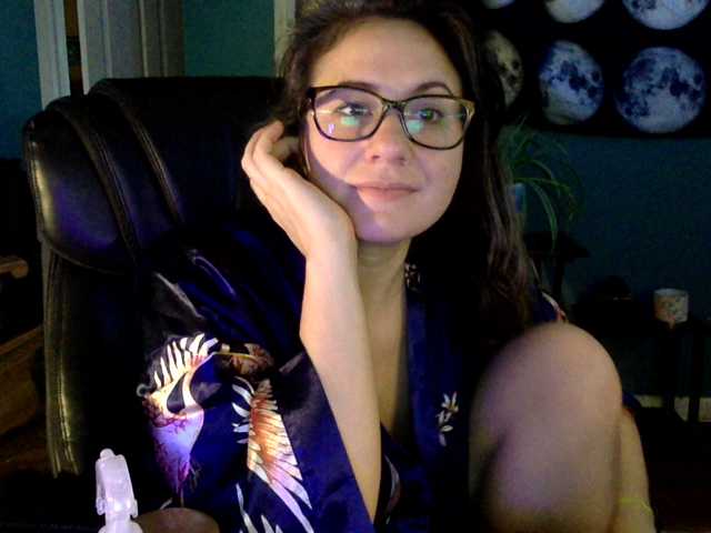 Nuotraukos mjwhatever17 Target: 500, 82 earned, 418 until I cum #squirt #cumshow #girlnextdoor #glasses #ass