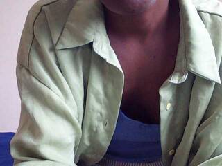 Erotinis vaizdo pokalbis MlleKali