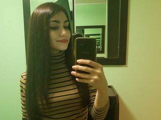 Erotinis vaizdo pokalbis Hollie_