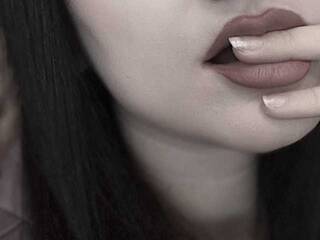 Erotinis vaizdo pokalbis Molly-molly