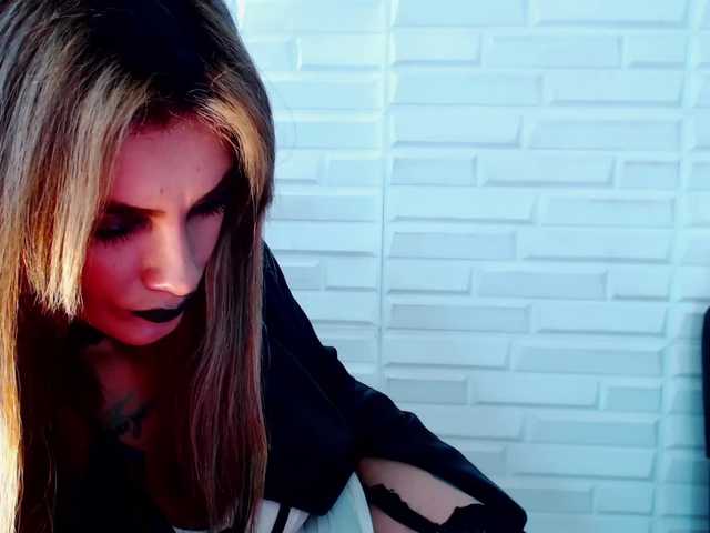 Nuotraukos MollyReedX Naughty Tiffany wants a good fuck, can someone put something hard inside me really hard? @goal♥lovense on♥pvt open 626