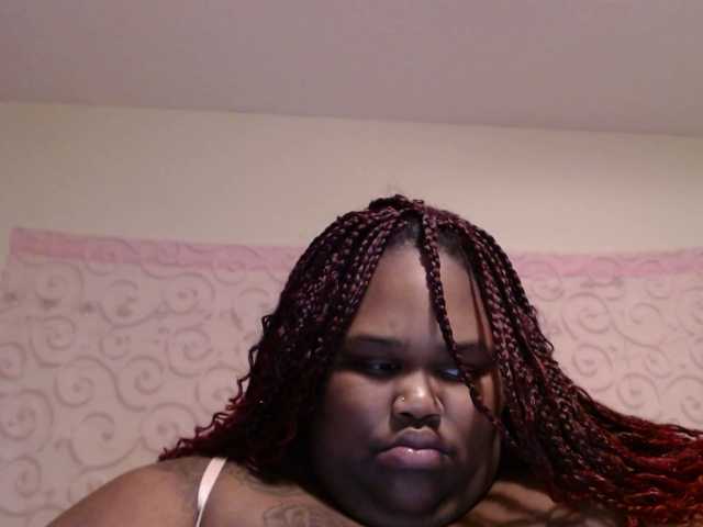 Transliacijos ekrano nuotraukos Molushyy