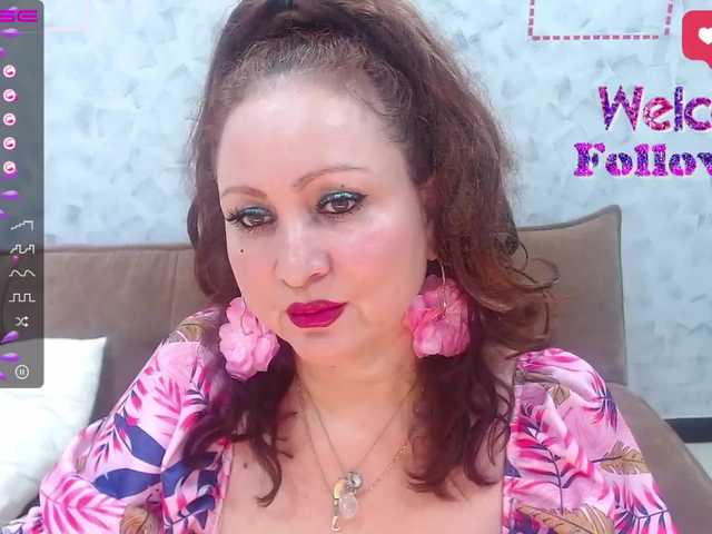 Nuotraukos MommyQueen Hi guys. Welcome ...my room. I am mommy queens. mature, I like. fantasy and kamasutra. let's go my goal 500 tk. #mature #deeptroat #blowjob #latina #new