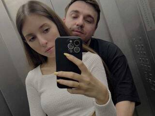 Erotinis vaizdo pokalbis momotea