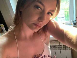 Erotinis vaizdo pokalbis moni-cartier