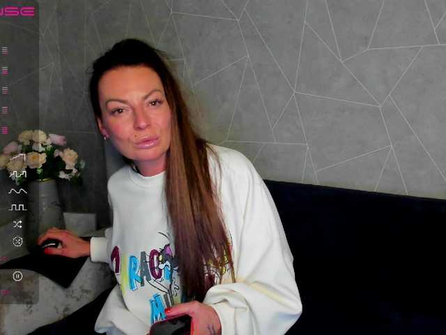 Nuotraukos MonicaGucci Hi, I'm Monica!! Lovence from 2 tokens, only full private.❤️ [none] Lovence levels 2102051100201 favorite vibration 55 and 100