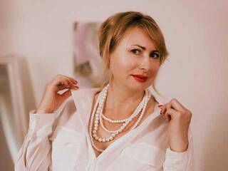 Erotinis vaizdo pokalbis MonicaMoor