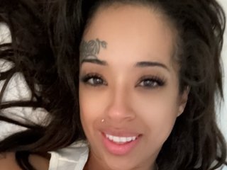 Erotinis vaizdo pokalbis Mskinkykitty