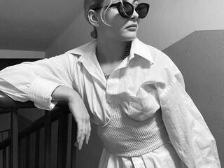 Erotinis vaizdo pokalbis MsLuxury