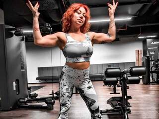 Erotinis vaizdo pokalbis MuscularMommy