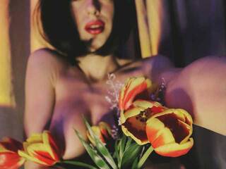 Erotinis vaizdo pokalbis Mussaenda