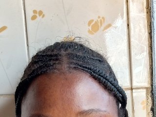 Erotinis vaizdo pokalbis Myra-Queen