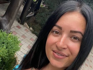 Erotinis vaizdo pokalbis Adelinna