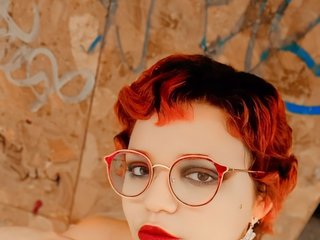 Erotinis vaizdo pokalbis NairyRed