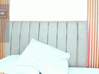 Erotinis vaizdo pokalbis naishaa1