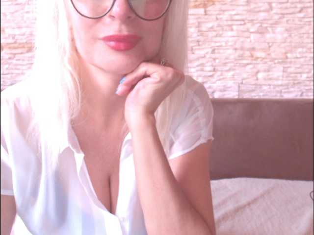Nuotraukos Dixie_Sutton Do you want to see more ? Let's have together for priv, Squirt show? see my photos and videos I collect for new glasses. Can you help me with this?you do not have the option priv? throw a big tip