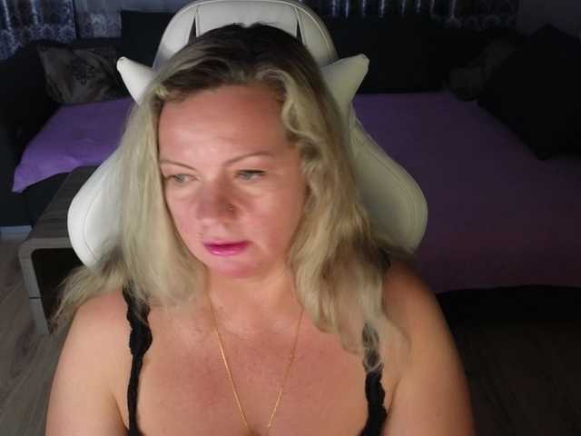 Nuotraukos Natalli888 #bbw#curvy#foot-fetish#dominance#role-playing #cuckolds Hello! Domi from 11 token. I like Ultra Hot, I'm natural ,11416977101300500999. All complemented by Tip Menu.PM 50 token and private