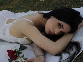 Erotinis vaizdo pokalbis KiraCave