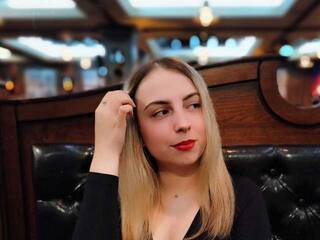 Erotinis vaizdo pokalbis NelleVanile