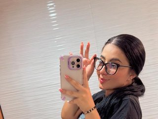 Erotinis vaizdo pokalbis Nia-May