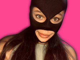 Erotinis vaizdo pokalbis Nickymask