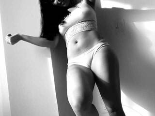 Erotinis vaizdo pokalbis NicoleRomero