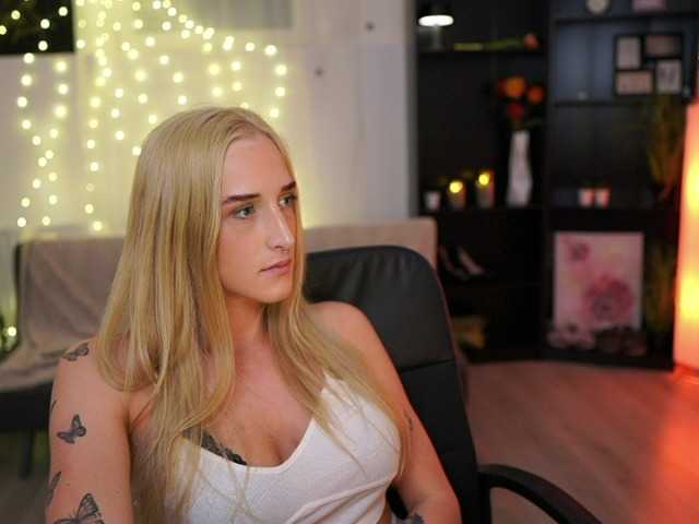 Nuotraukos NicoletteShea01 Still new here, come and taste my juicy titties :)