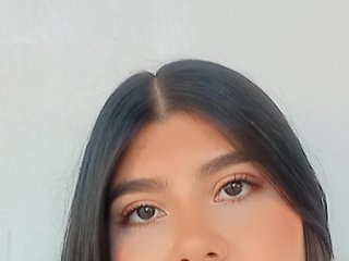 Erotinis vaizdo pokalbis NicolleDiaz