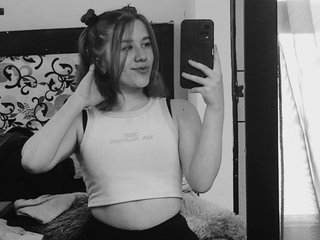 Erotinis vaizdo pokalbis NicollePetit