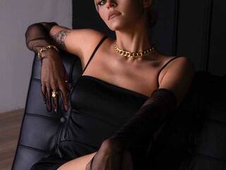 Erotinis vaizdo pokalbis NikaChase