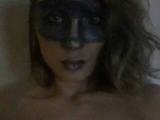 Erotinis vaizdo pokalbis NikaWarner