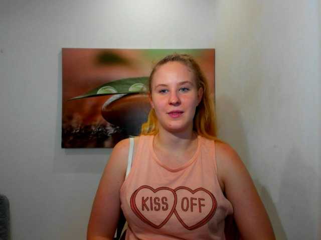Nuotraukos nikkipeach18 THE LAST DAY HERE!!! Welcome in my #horny room! Come and #cum with me and enjoy this #hot day together :* #blonde