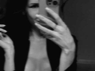 Erotinis vaizdo pokalbis Nikkittyni